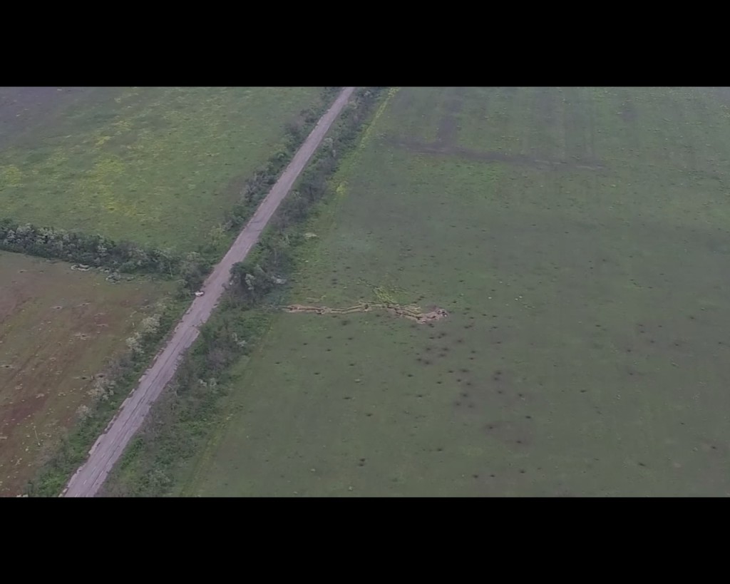Украинский дрон заснял опорник сепаратистов под Широкино на трассе М14 Е58 (ВИДЕО)