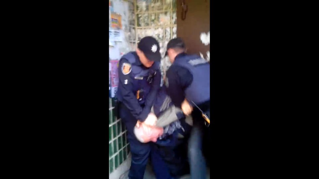 "Подчиняйся - потом обжалуй!" В Полтаве полиция побила пенсионера (ВИДЕО)