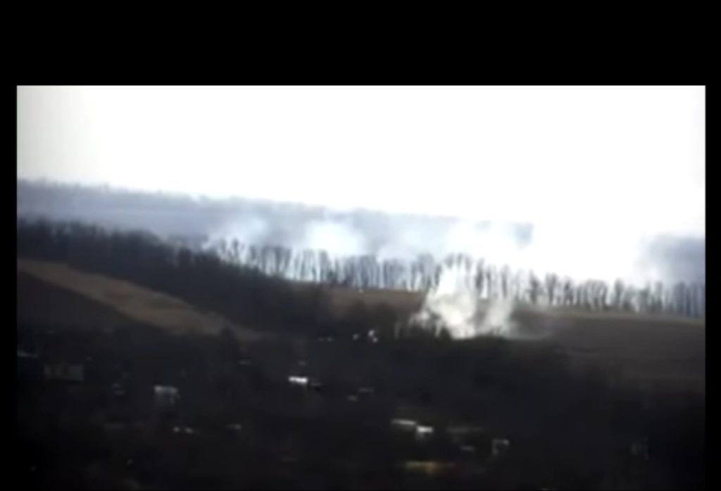 ВСУ выложили кадры, как российские боевики бомбят Водяное (ВИДЕО)