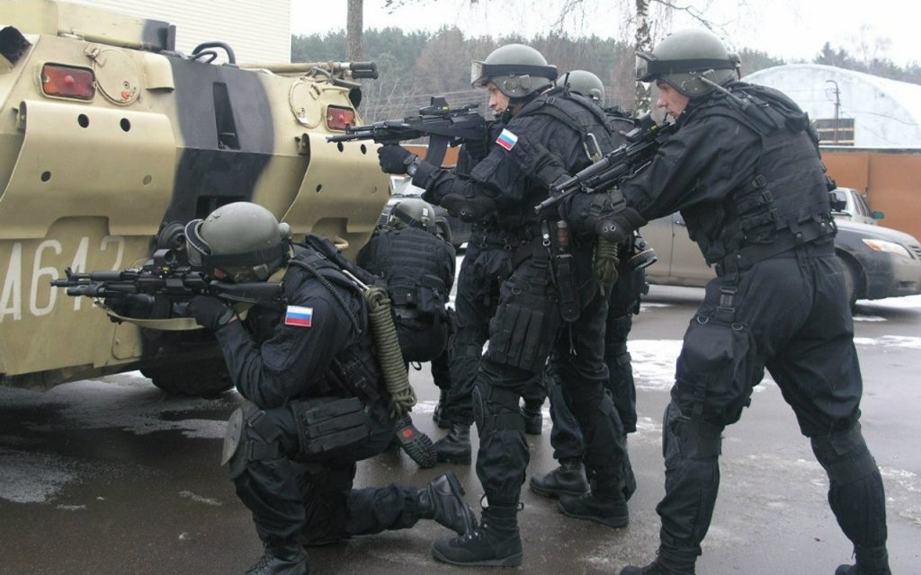 СРОЧНО! В Хабаровске напали на управление ФСБ, как минимум одного силовика убили (ВИДЕО)
