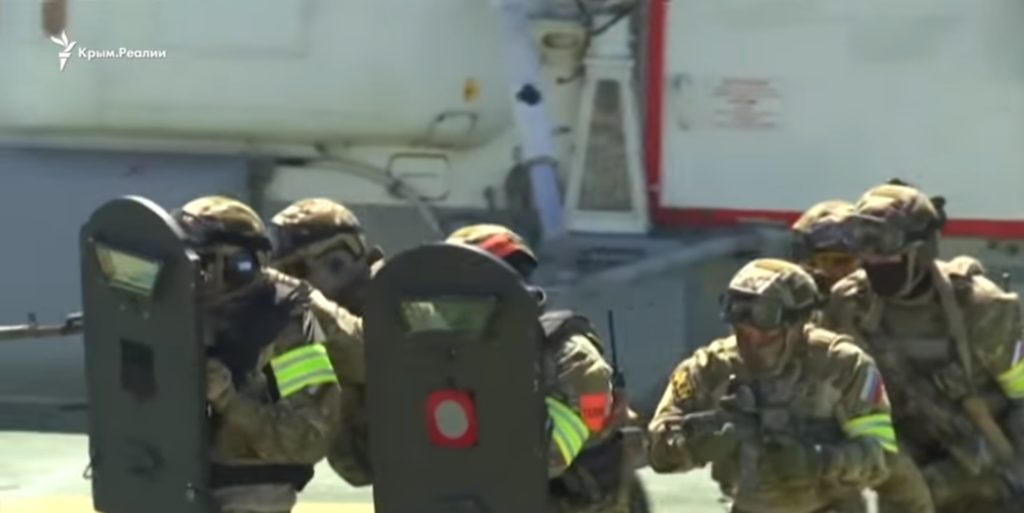 В сети появилось видео, как оккупанты захватывали объекты в Крыму - очередное доказательство для Гааги