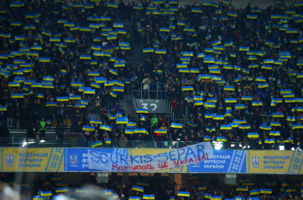Скандал во время матча Украина - Хорватия, болельщики вывесили баннер: "SURKIS-SEPAR Маріуполь - це Україна"