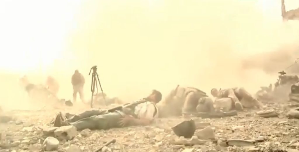 "Хватит снимать, б*я, вызывай помощь придурок": эксклюзивные кадры подрыва русских вояк с журналистами на фугасе в Сирии (ВИДЕО)