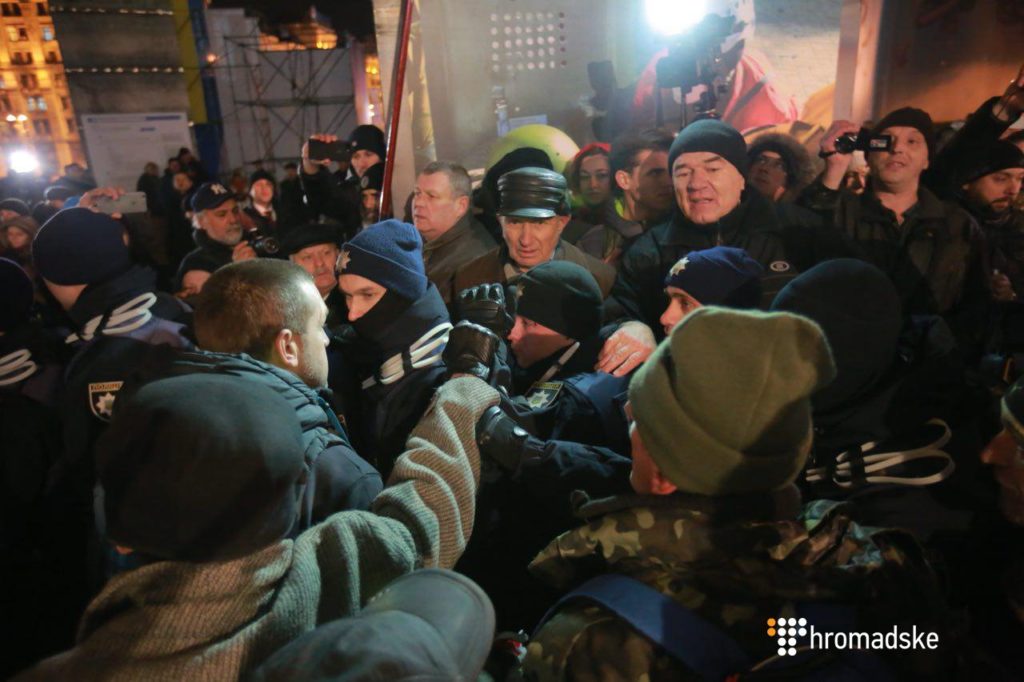 У четверту річницю Революції Гідності на Майдані відбулись сутички між поліцією та учасниками акціями