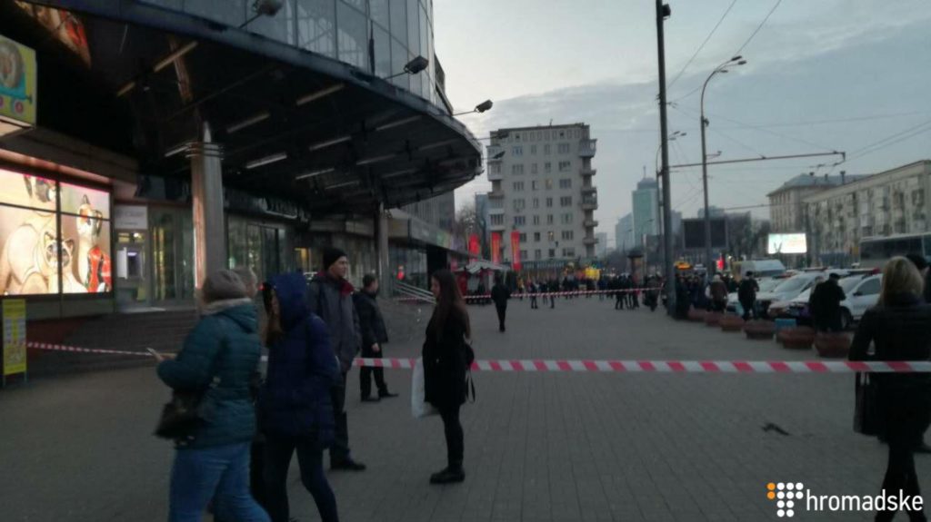 УВАГА! В Києві з усіх торгових центрів йде термінова та масова евакуація людей