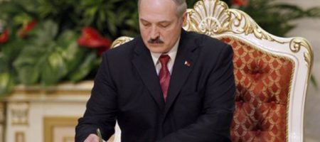 Президент Беларуси Александр Лукашенко подписал декрет, про отмену налога на тунеядство