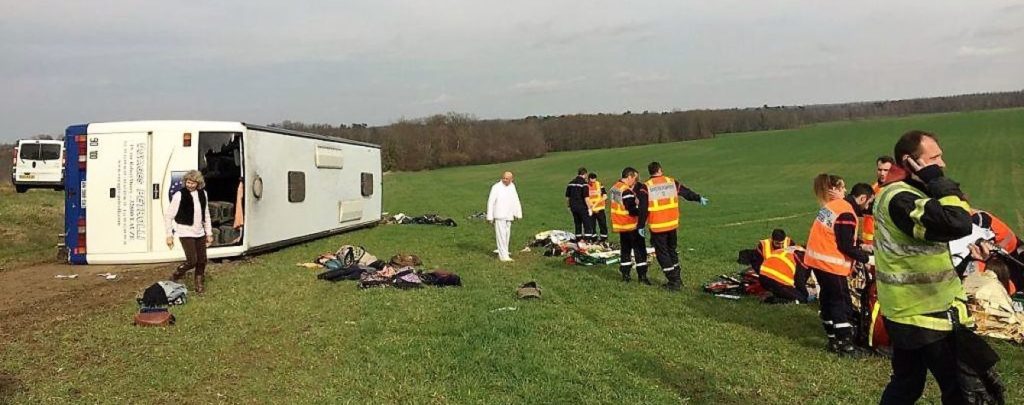 Во французском Мансье в ДТП попал школьный автобус: десятки пострадавших