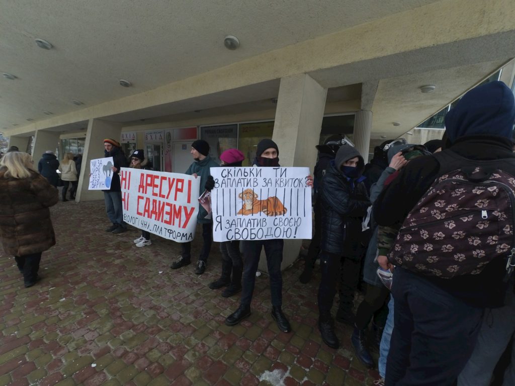 Во Львове произошли большие стычки активистов и полиции (ФОТО + ВИДЕО)