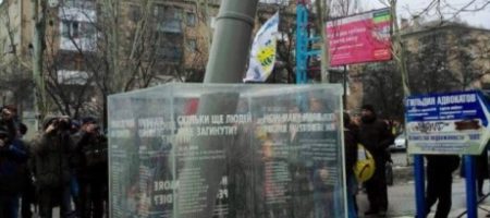 К третей годовщине обстрела Краматорска российскими боевиками, в городе открыли мемориал погибших героям Украины