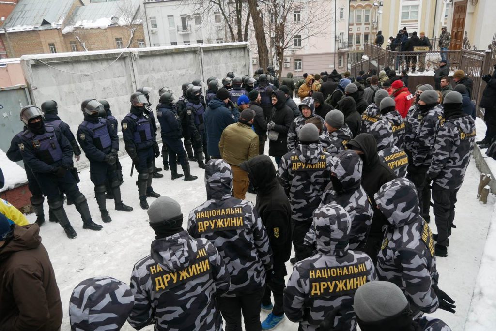 Сд принял решение отпустить Труханова на поруки нардепам, протестующие уже стреляют, требуют справедливого суда (ПРЯМАЯ ТРАНСЛЯЦИЯ)