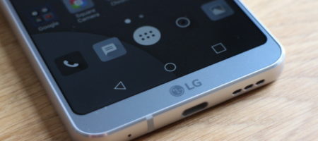 Компания LG запатентовала телефон-трансформер с тремя экранами (ФОТО)