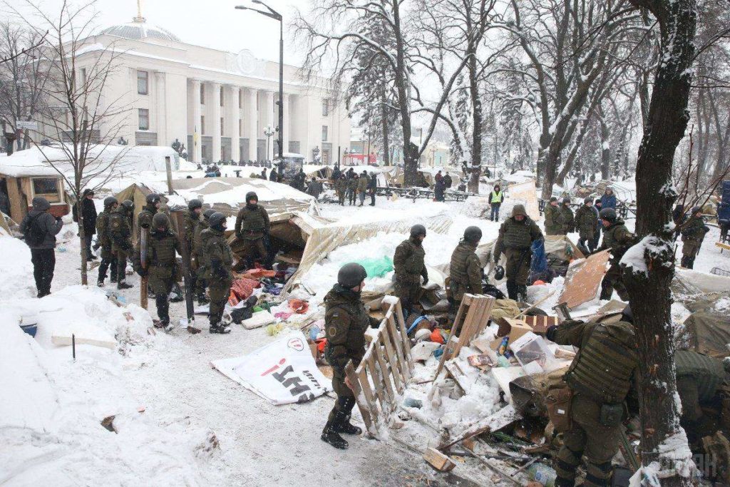 В МВД заявили, что изъятые гранаты в палаточном городке возле Рады, были боевыми