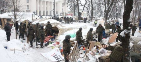 В МВД заявили, что изъятые гранаты в палаточном городке возле Рады, были боевыми