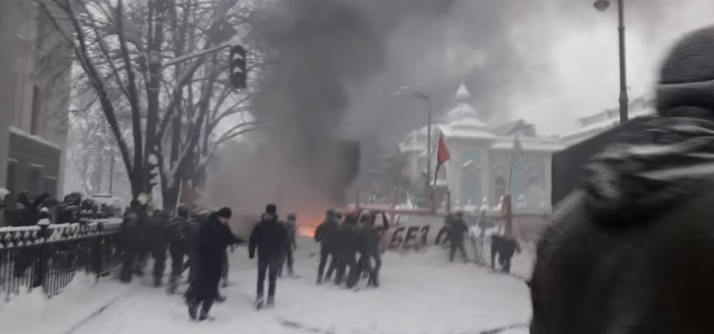 Силовики разогнали протесты под ВР (ВИДЕО)