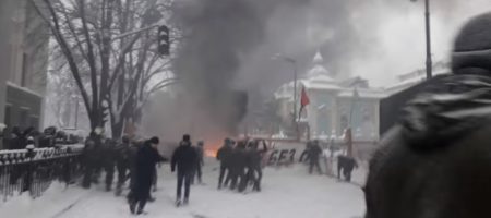 Силовики разогнали протесты под ВР (ВИДЕО)