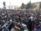 Стихийный митинг в Кемерове: тысячи людей требуют, чтобы к ним вышел Путин! Люди говорят о 350 жертвах а не 64 заявленных (ВИДЕО)