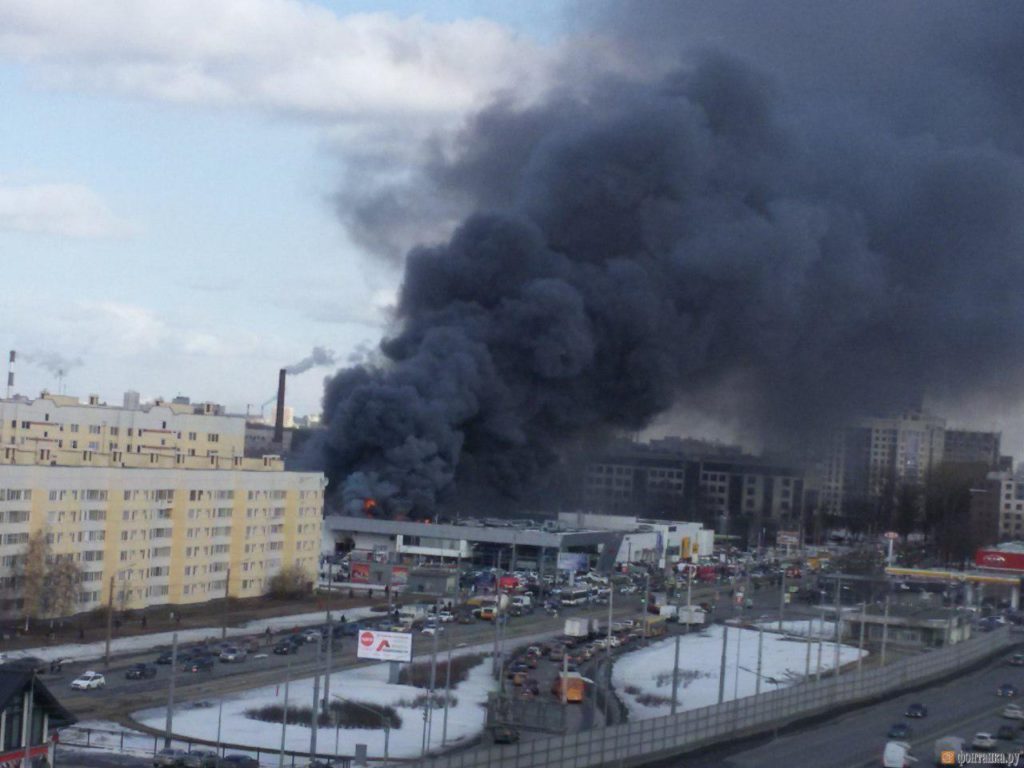 Снова пожар на России! В Санкт-Петербурге новый масштабный пожар, сигнализация снова не сработала (ВИДЕО)
