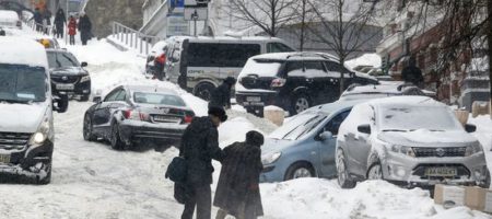 Украина в снежном плену: журналисты узнали ситуацию на разных дорогах страны (ВИДЕО)