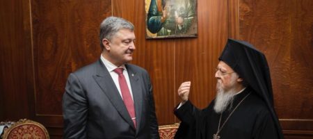 Порошенко заявил, что Константинополь начал процедуры для объединения украинской церкви