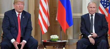 "Что у Путина с рукой? Ищет бриллианты или паркинсона?!" - журналисты и соцсети обсуждают странное поведение Путина на встрече с Трампом (ФОТО)