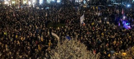 Многотысячные антиправительственные протесты в чешской Праге (ВИДЕО)