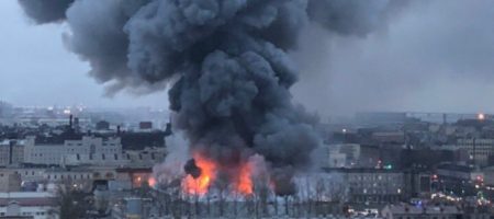 Огромный пожар в Санкт-Петербурге. Пылает большой супермаркет (ВИДЕО)