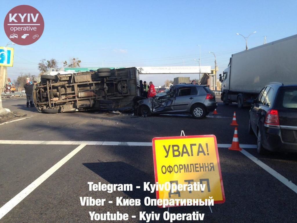 Крупное ДТП под Киевом: сразу 6 авто угодили в аварию, есть пострадавшие