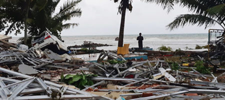 Ужасное цунами в Индонезии! Сотни погибших туристов и местных (ВИДЕО)