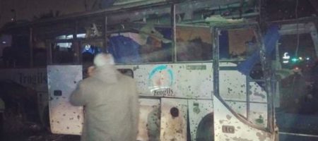В результате взрыва двое туристов погибло, еще 12 человек получили ранения. Среди раненых оказалось двое египтян, один из них водитель.