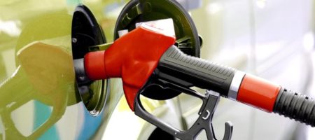 Два топливных гиганта ОККО и WOG резко снизили цены на бензин