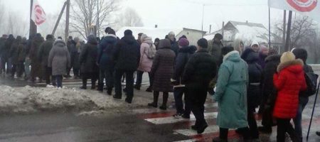 Под Киевом жители Семиполок перекрыли дорогу