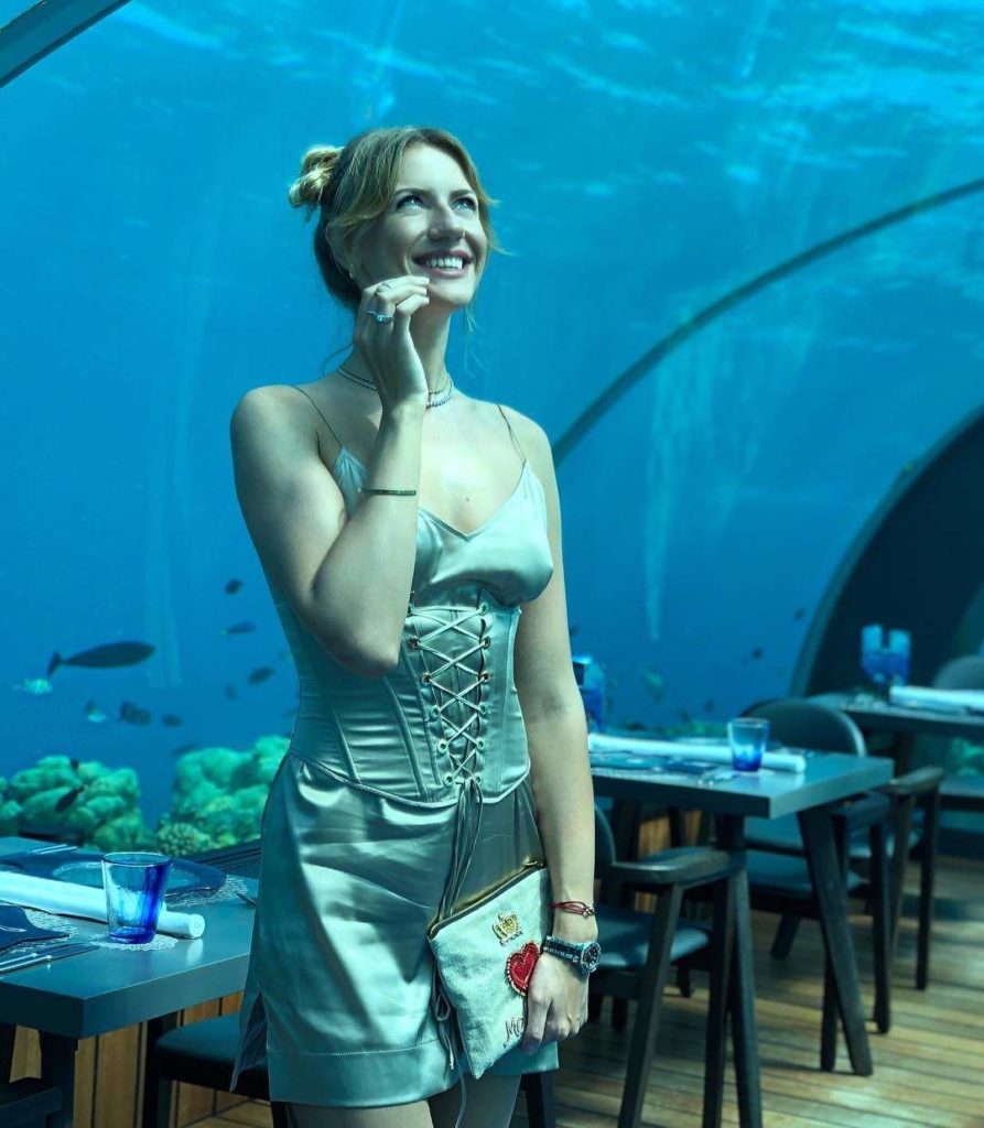 Известная украинская телеведущая отужинала в ресторане под водой (ФОТО)