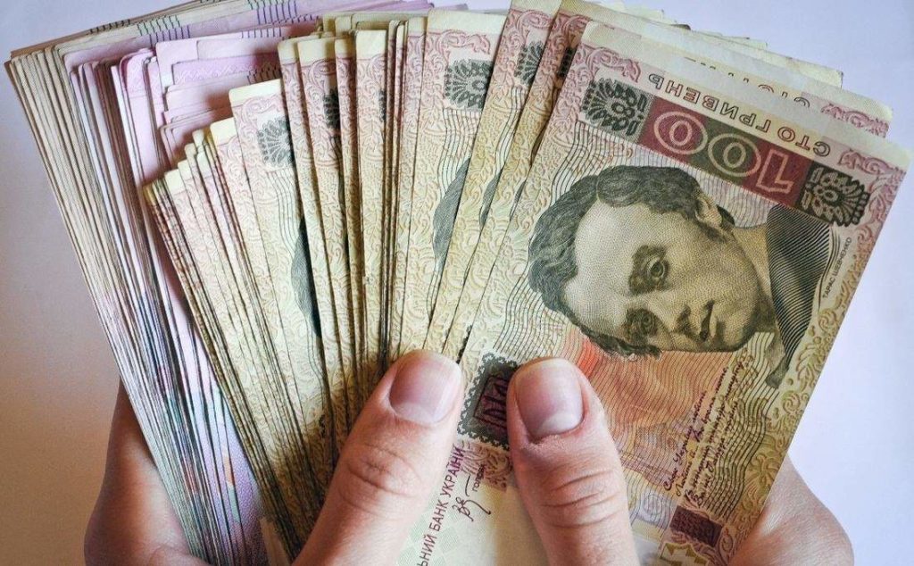 Эксперты назвали области с самими низкими и самими высокими зарплатами в Украине