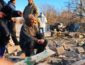 Русские оккупанты сильно обстреляли мирных жителей Новолуганского, кадры шокируют (ФОТО)