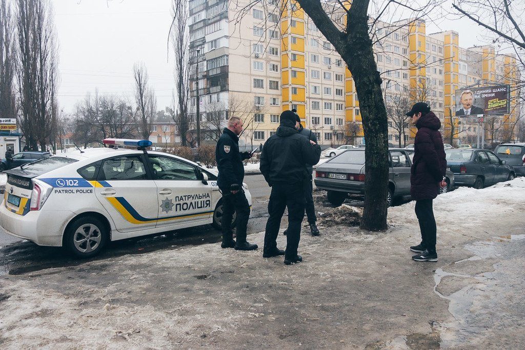 Под одним из столичных супемаркетов в результате стрельбы ранили ребенка (ВИДЕО)