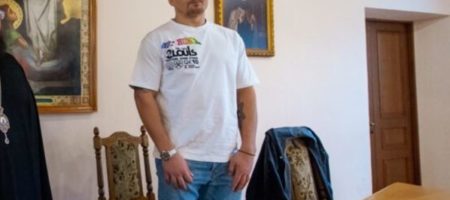 "Бей в репу": Усик вызвал скандал в сети, выложив видео от Русской Церкви (ВИДЕО)
