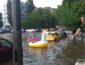 Из-за огромного ливня улицы Киева превратились в Венецию, люди выносят лодки (КАДРЫ)