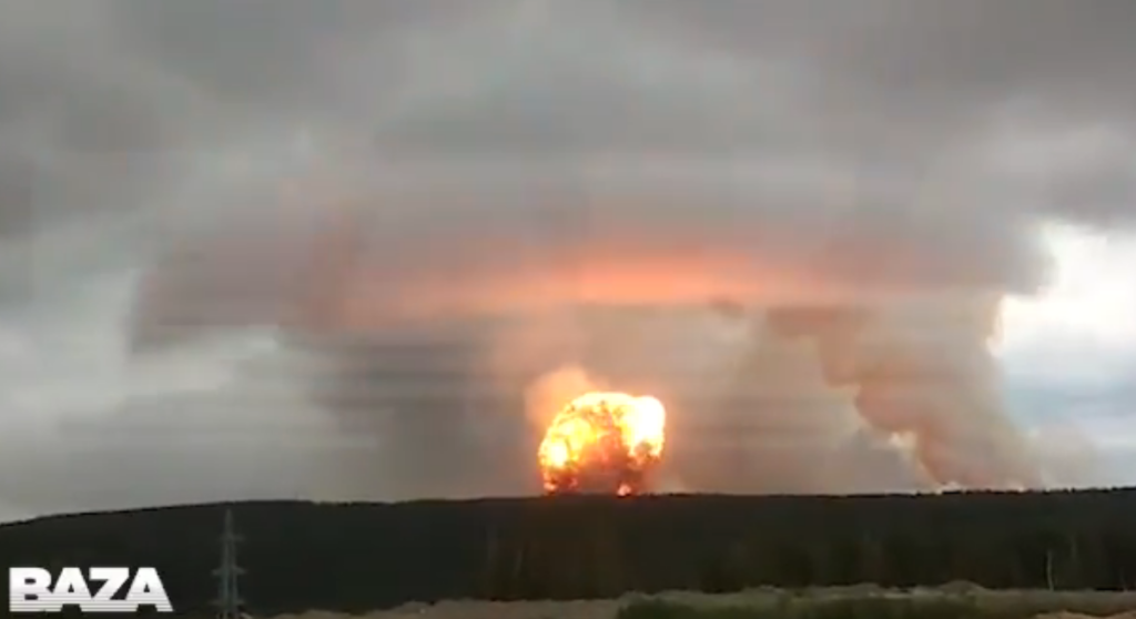 На России взорвалась атомная бомба - началась массовая эвакуация населения! Взрыв произошел на пылающих военных складах (ВИДЕО)