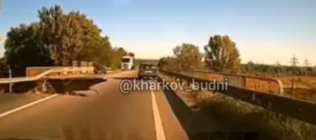Обрушение моста в Харькове попало на камеру, невероятным чудом обошлось без жертв (ВИДЕО)
