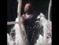 "Черная бестия": харьковчанка устроили страстные танцы в фонтане, но это понравилось далеко не всем (ВИДЕО