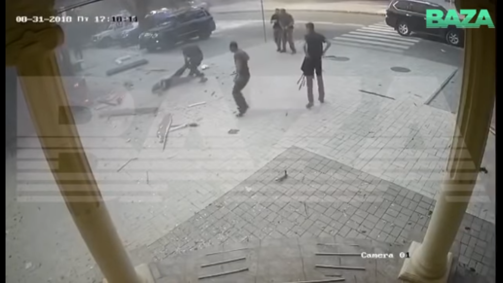Перепуганные боевики тащилы окровавленное тело Захарченко за ногу - новое видео из оккупированного Донецка