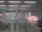 Спецназ пустил в ход слезоточивый газ и резиновые пули для штурма метро: люди бегут во все стороны (ВИДЕО)