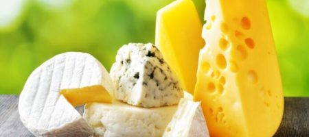 Ежедневно употребляете сыр? Врачи рассказали к чему это может привести