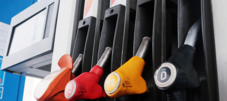 Сети АЗС отреагировали на требование Зеленского по снижению цен на топливо
