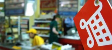 "Кассира - под трибунал!" В Мелитополе покупатели устроили дебош в супермаркете. ВИДЕО