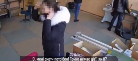 Одесские полицейские во время обыска украли у незрячих канцтовары и еду. ВИДЕО
