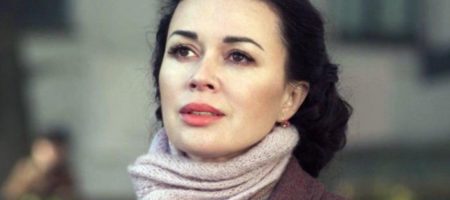 Ходит, опираясь на мужа: стало известно о состоянии Анастасии Заворотнюк