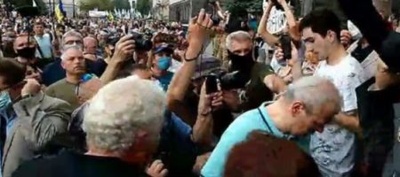 «Зелю геть!»: Сторонники Порошнеко пикетируют Офис президента Зеленского (ВИДЕО)