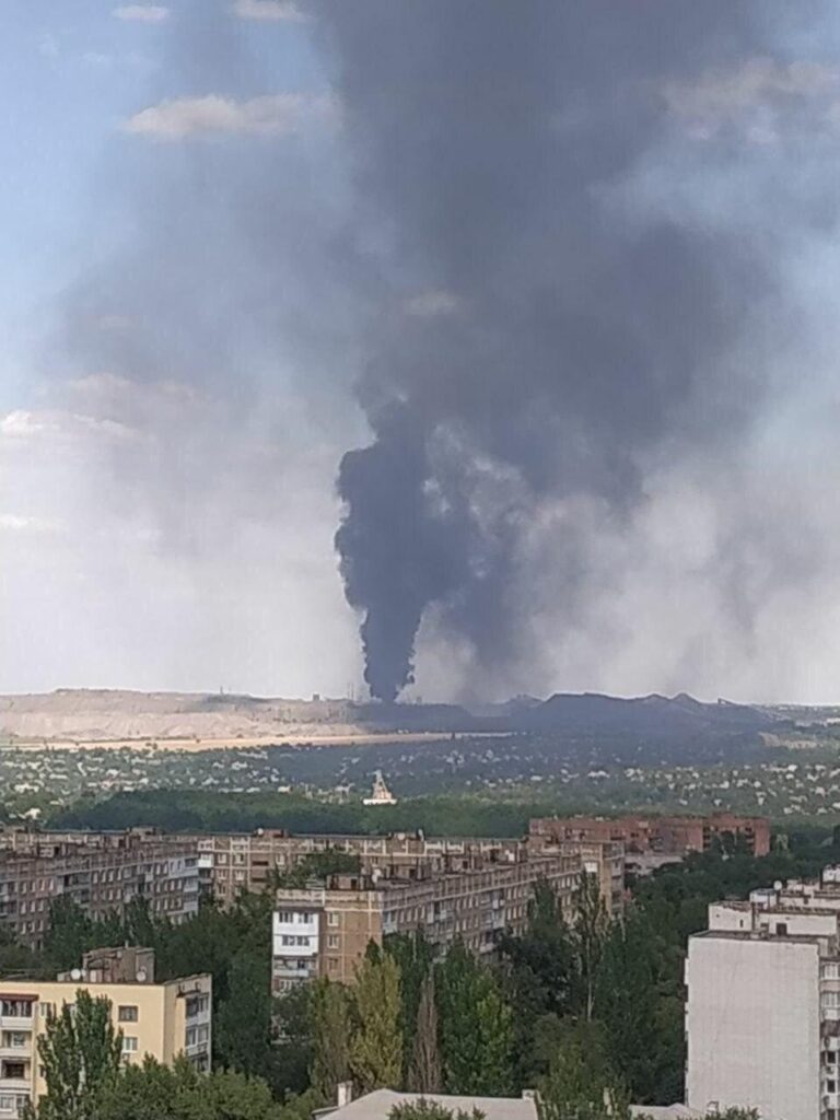 Донецк после взрыв накрыло черным дымом (ФОТО+ВИДЕО)