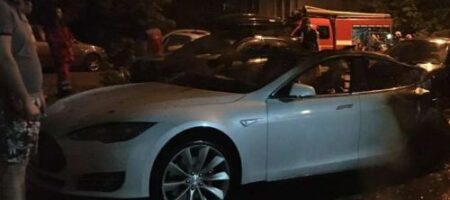 У Києві горіла Tesla Андрія Богдана